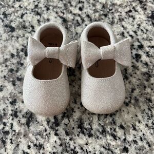 Monkey Feet Sparkling Bow Dress Shoes